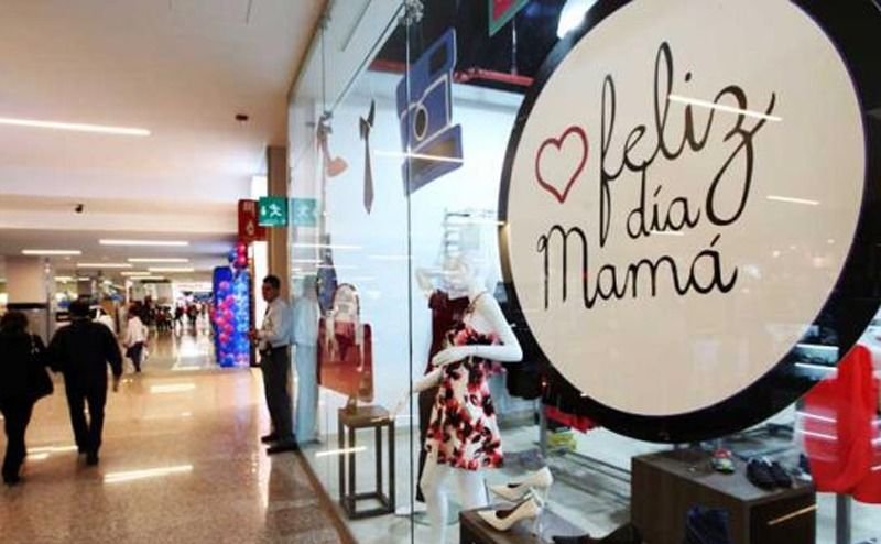 Centros comerciales y tiendas por departamento son las preferidas para compras del Día de la Madre