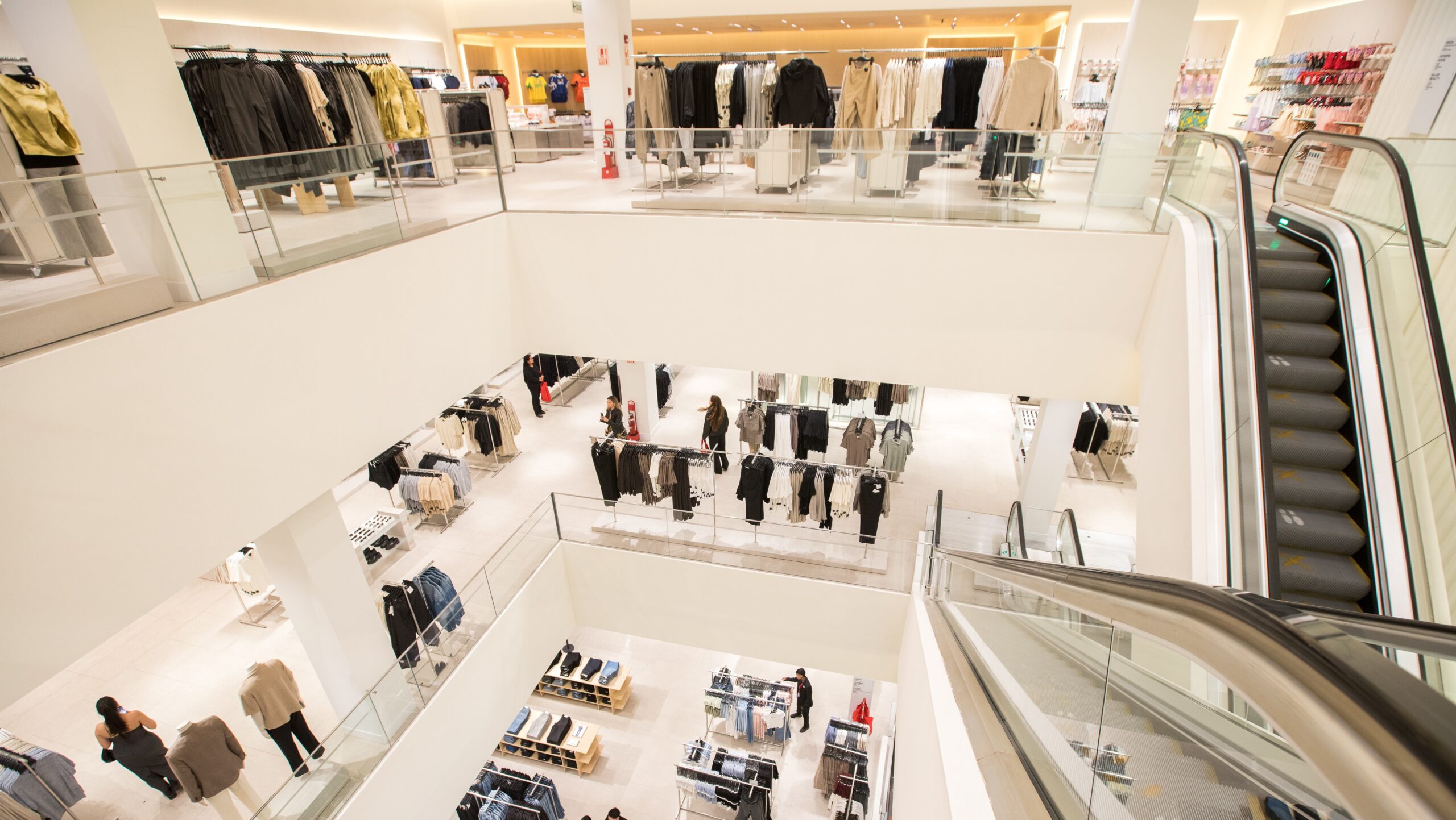 H&M cumplió diez años en el Perú y relanzó su tienda del Jockey Plaza