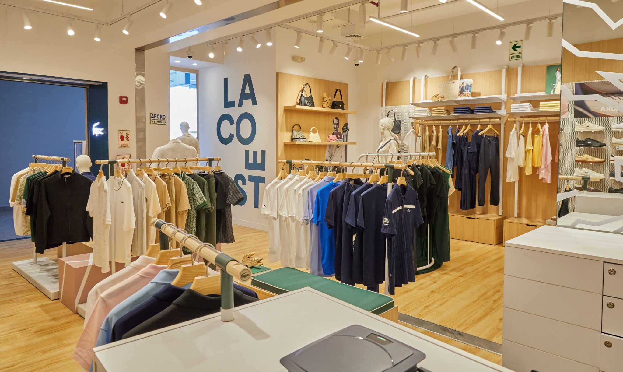 Lacoste abrió en Larcomar su cuarta tienda en Lima 