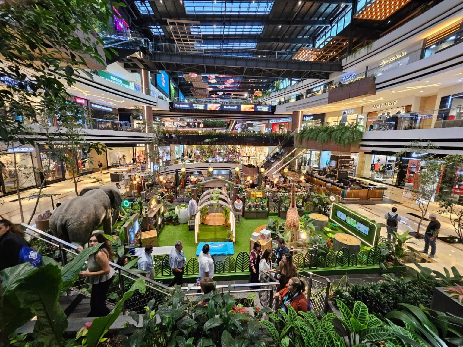 Centros comerciales: el negocio ya no es vender, es ganar tiempo de vida